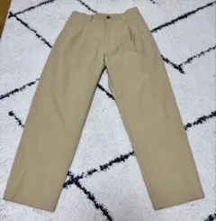 ベージュ チノパン