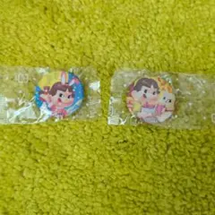 不二家 ペコちゃん 缶バッジ 2個セットのサムネイル