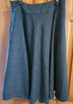 titivate ダークグリーン チェック柄 フレアスカート ひざ下丈