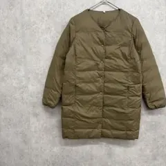 無印良品　軽量ノーカラーダウンコート　ブラウンベージュ系　Mサイズのサムネイル