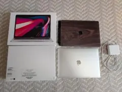 美品❗️MacBook Pro 2020 M1チップ　シルバー 13.3インチMacBook Pro [整備済製品] 8コアCPUと8コアGPUを搭載