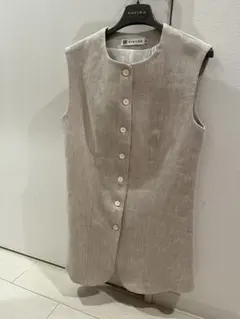 YINYOU ベージュ ノースリーブベスト Sサイズ