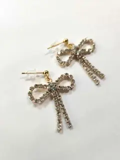 【213】リボンピアス(ゴールド)