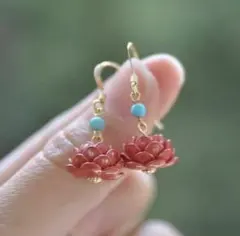 赤色の蓮の花とターコイズのピアス　 天然石ピアス 新品　No.312 ※難あり