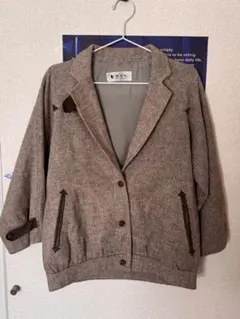 グレージュ寄りのブラウンツイードテーラードジャケット【三ツ星ドレス SOEN】