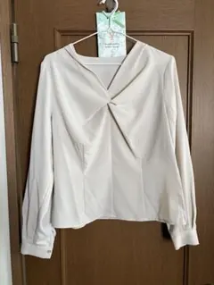 ☆美品☆overE 長袖 フロントツイストブラウス エクリュ96