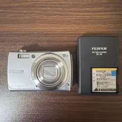 FUJIFILM FinePix F10 【名機コンデジ　超美品・フル付属】 オールドデジカメの凱旋：富士フイルムFinePix F10（2005年