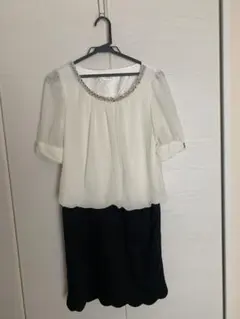 ビジュー付きホワイトブラックひざ丈ワンピース　38