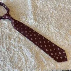 brian ashford エンジ色 に金色の幾何学模様 のネクタイ