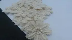 (NM068)直径約４ｃｍ。ベージュのケミカルレースの花モチーフ(15枚)