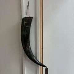 手描きの象と人の角製オブジェ 約45センチ