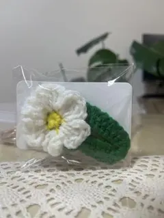 大きいかぎ針編み 花のヘアクリップ