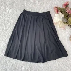 タックプリーツスカート（M）黒　キレイめ　膝丈　関西ファ