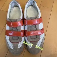 ホワイト スニーカー