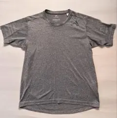 adidas グレー ショートスリーブTシャツ