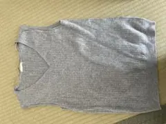 GU グレー ノースリーブ トップス