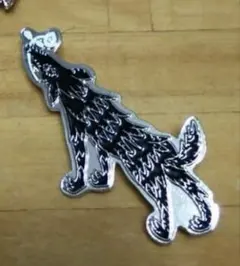 ミナペルホネン　wolf&flower ブローチ　ブラック