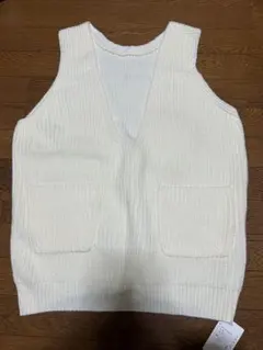 ホワイト Vネック ニットベスト