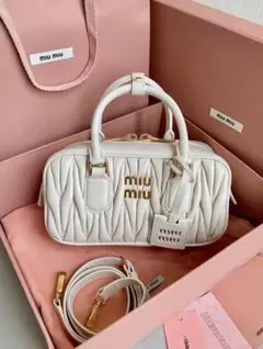 miu miu ショルダーバッグ ホワイト