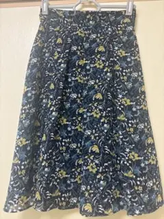 花柄フレアスカート ひざ丈 ネイビーのサムネイル