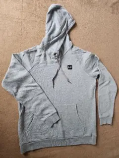 Under Armour グレー フード付きパーカー