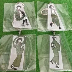 お散歩は季節をまとって。キャラクターアクリルキーホルダー4種セット