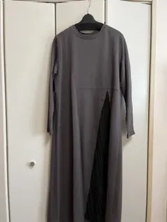 アチーブ　ダークグレー 長袖カットソーワンピース プリーツデザイン