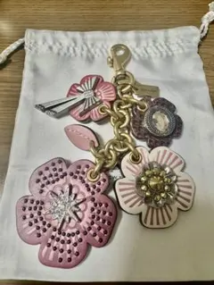 【新品・未使用】　COACH コーチ　チャーム　キーホルダー　フラワー　ローズ