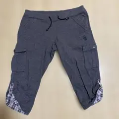 グレーのカーゴショートパンツ