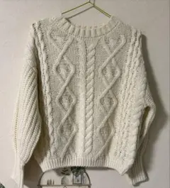 最終価格★クリーム色 ケーブル編み ニットセーター