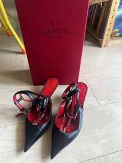VALENTINO GARAVANI チェーンストラップ パンプスのサムネイル
