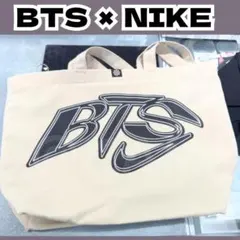 BTS Nike x BTS トートバッグ ナイキ プリント 黒白 E011 - メルカリ