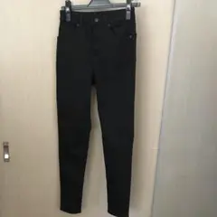 GU ウルトラストレッチパンツ