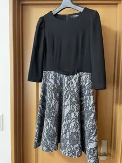 UNIVERSAL MUSE 黒白レース柄ひざ丈ワンピース