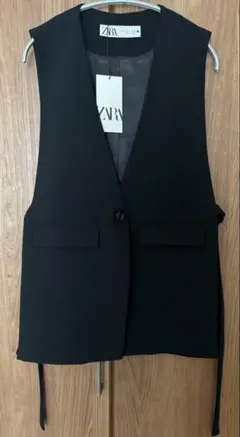 ZARAスリットベストBLACK サイズXS 新品未使用 ZARA(ザラ) スリット ベスト レディース トップス ジレ ブラック