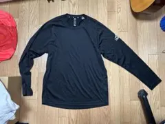 アディダス 黒 長袖シャツ