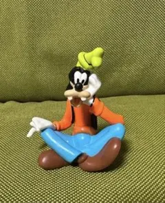 ディズニー グーフィー フィギュア 座りポーズ 激レア