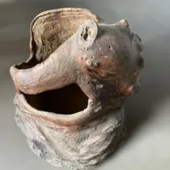 ユニークなデザインの置物