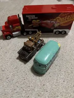 ミニカー3台セット（ライトニング・マックイーン、メーター、フィルモア）