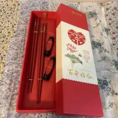 赤い木製箸と箸置きセット