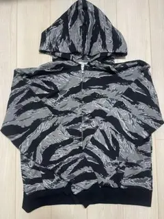 mad effect 神配色　タイガーカモ　zipパーカー mad effect 神配色 タイガーカモ zipパーカー - メルカリ