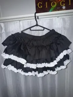m*a様 フリル付き黒白スカート