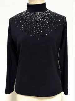 ラインストーンが映えるハイネック長袖トップス / 黒色Mサイズ