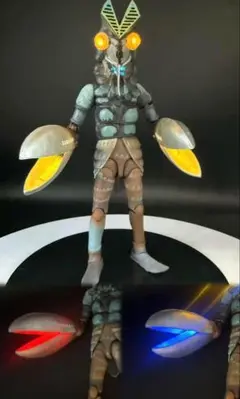 フィギュアーツ バルタン星人 4点 バラ売り不可 Amazon.co.jp: S.H.フィギュアーツ バルタン星人 侵略者を撃て