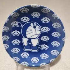 迅速発送メルカリ便！呉須(ごす)の古染め　ドラえもん　豆皿【松紋様】です