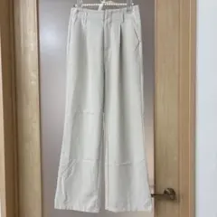 アプレジュールミニョン　センタープレスフレアパンツ　アイボリー