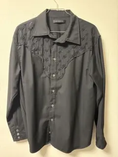 NOT CONVENTIONAL 刺繍付き黒長袖シャツ　ノットコンベンショナル