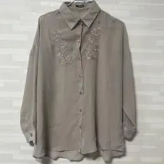 匿*ん様 即購入可能！247刺繍入りベージュ長袖シャツ