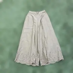 isolaine 刺繍入りベージュガウチョパンツ　美品