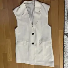 GU ホワイトノースリーブベスト